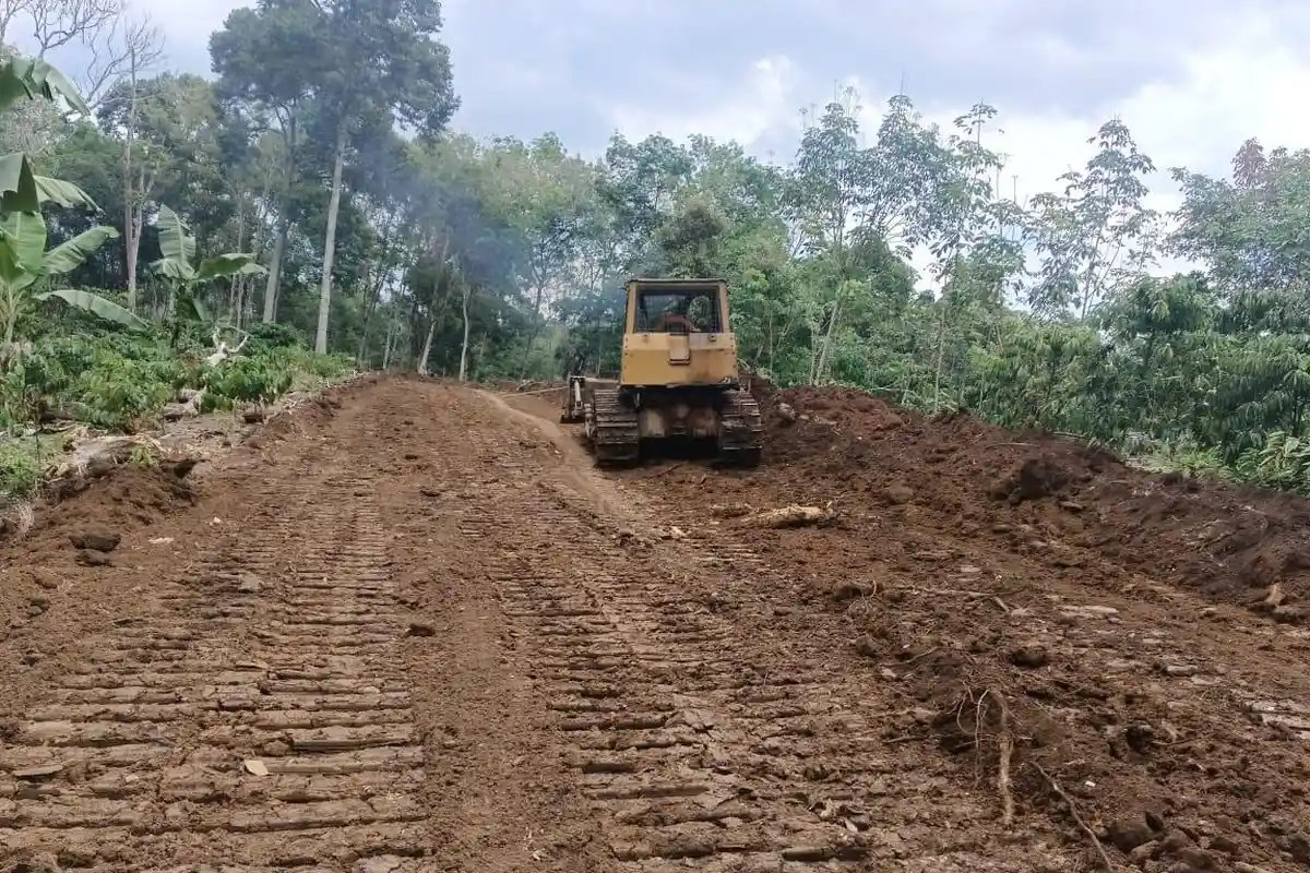 Pembukaan Badan Jalan Sudah 80 Persen, Satgas TMMD Rejang Lebong Kebut Pembuatan Plat Duiker