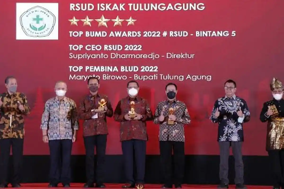 RSUD dr Iskak Tulungagung Meraih TOP of The TOP BUMD 2022