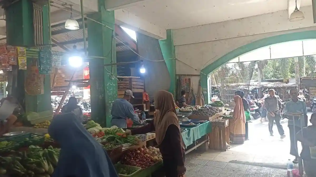 Emak-emak di Karimun Senang, Harga Cabai Rawit dan Padang di Pasar Puan Maimun Turun