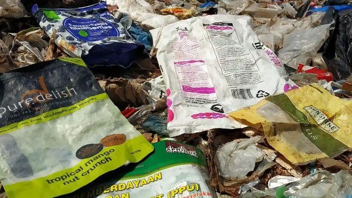 Fakta Sampah Luar Negeri di Dekat TPA Burangkeng, Tidak Hanya Plastik, Tapi Juga Ditemukan Dollar
