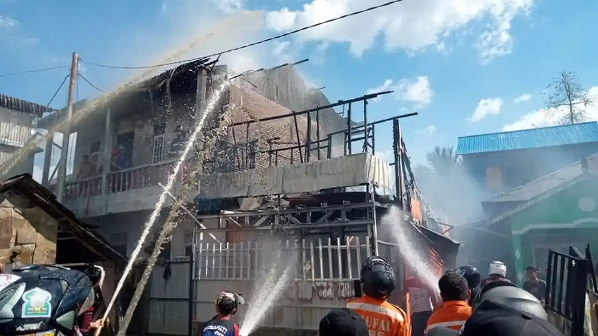 Kebakaran di HST, Dua Rumah di Jalan Antasari  Barabai Hangus Terbakar, Diduga Arus Pendek Listrik