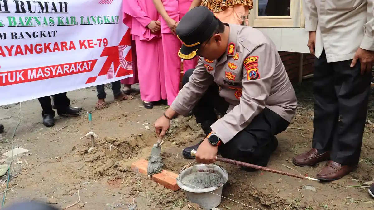 Polres Langkat dan Baznas Bangun Harapan dengan Bedah Rumah Warga yang Terdampak Kebakaran