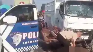 LAKA-MAUT-Kecelakaan-maut-yang-melibatkan-lima-kendaraanlo0.jpg