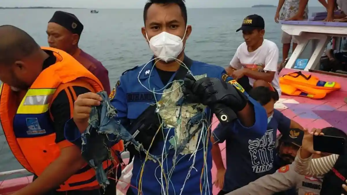 Sriwijaya Air SJ182 Jatuh dari Ketinggian 3000 Meter Kurang dari Satu Menit