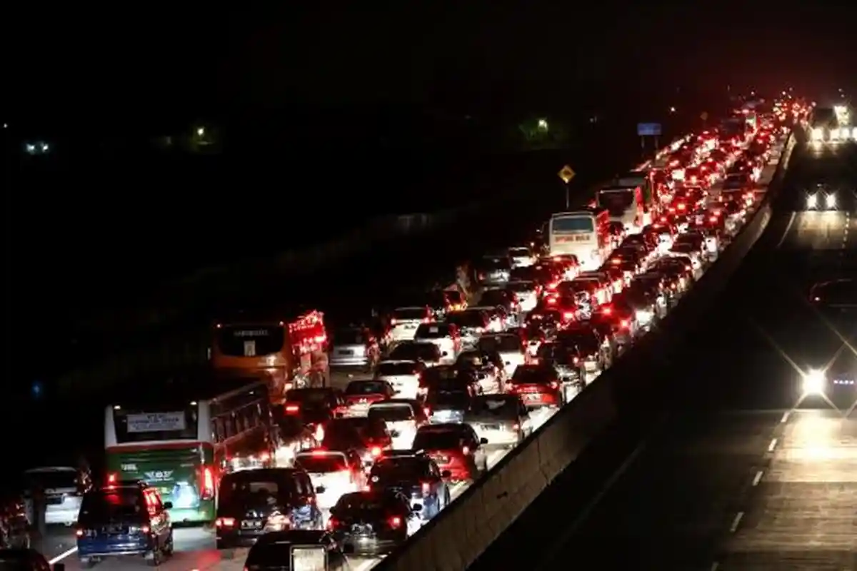 IPW: Presiden Jokowi Harus Minta Maaf Soal Insiden di Exit Brebes