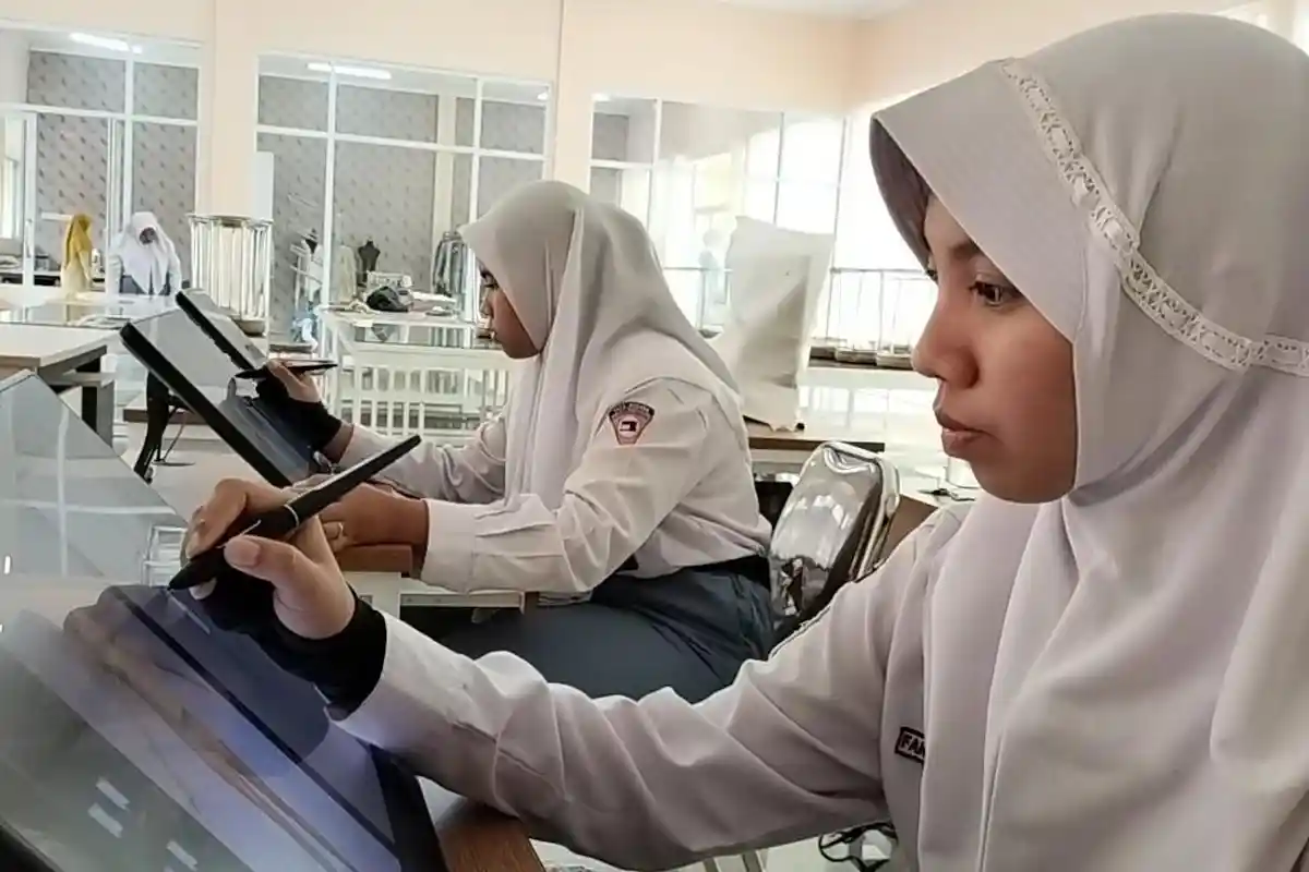 Vaneza Pelajar SMKN 1 Warungasem Batang Raih Juara Favorit Lomba Desain 3D