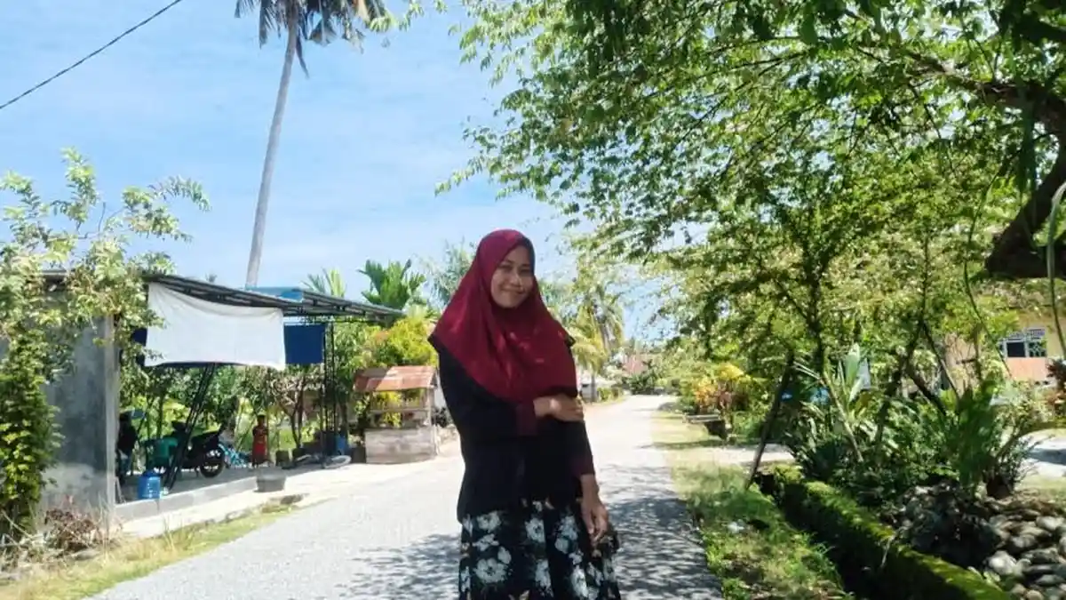 Cerita Mahasiswi Unismuh Makassar, Harus Panjat Pohon Demi Kuliah Online
