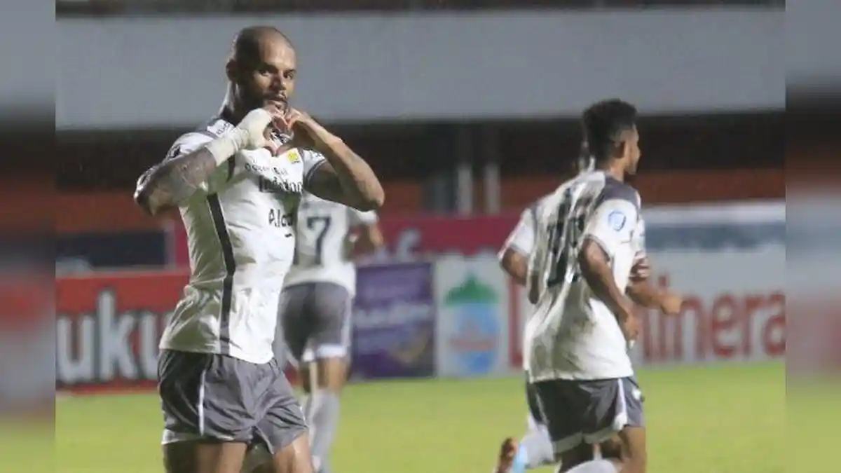 GOOLLLL, Persib Bandung Unggul Sementara Berkat Penalti David da Silva