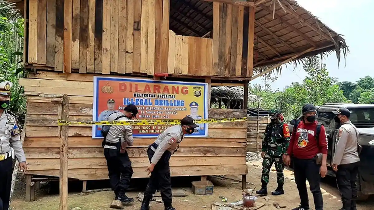 Polres Muba Tutup 200 Tempat Penyulingan Minyak Mentah di Bayung Lencir
