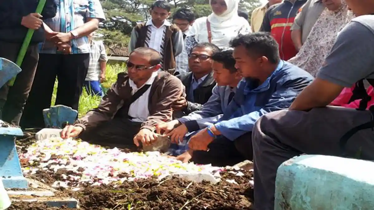 Rizky Menangis Saat Antar Jenazah Istri yang Tewas di Tangannya