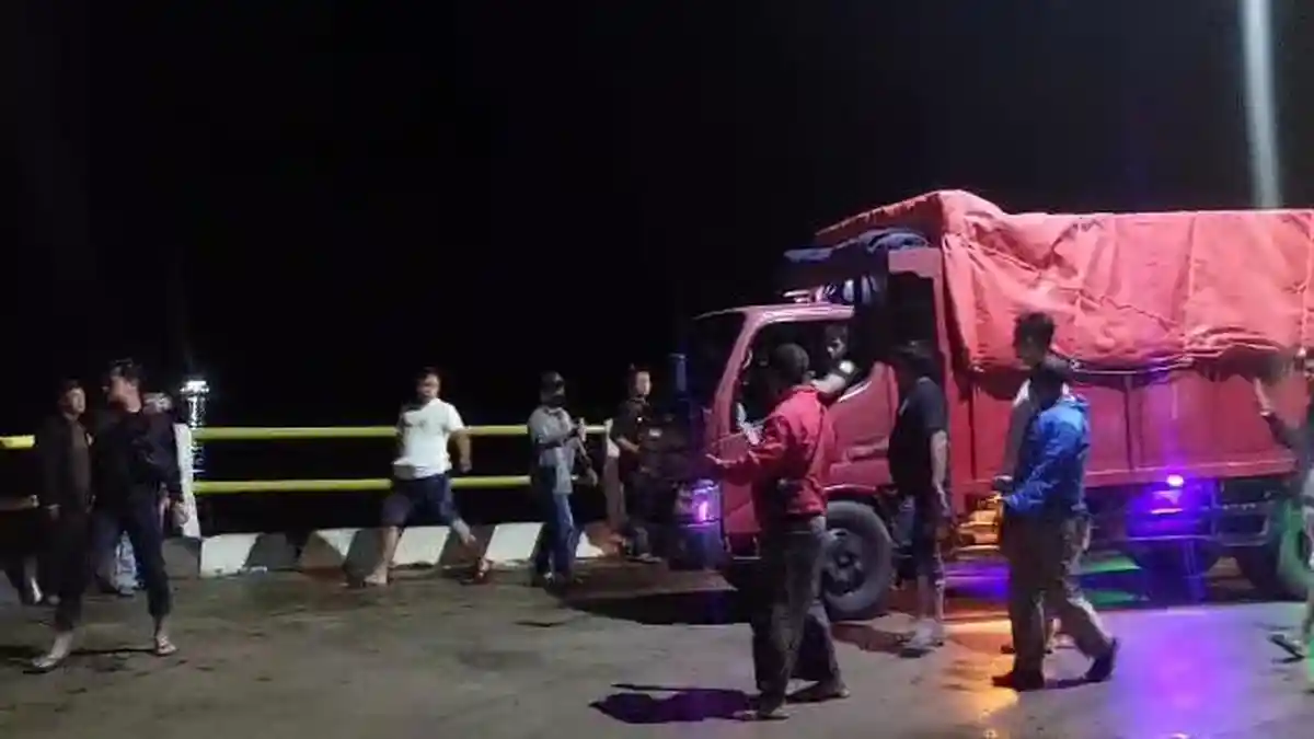 BREAKING NEWS: Truk Diduga Bawa Timah Ilegal dari Belitung ke Sadai Diamankan Polisi