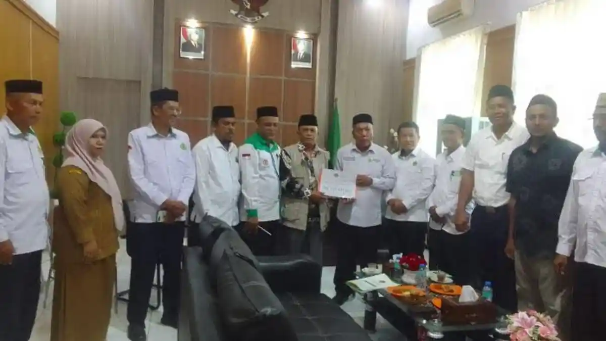 Kemenag Pidie Serahkan Zakat ASN Rp 113 Juta ke Baitul Mal 