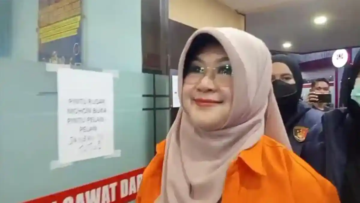 Dokter Tifa Tantang Jokowi Hadir di Sidang Perdana Kasus Tudingan Ijazah Palsu - Tribunlampung.co.id