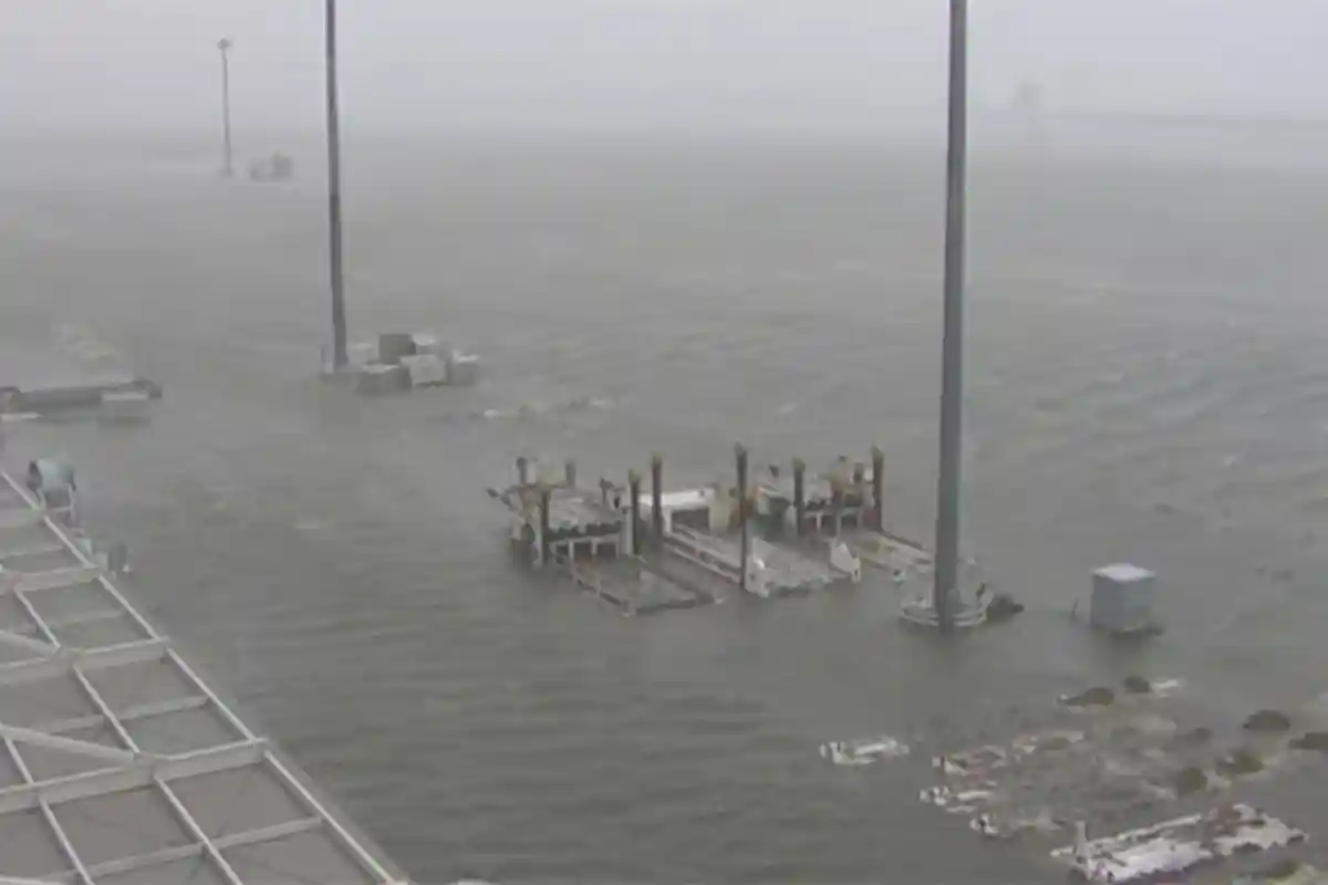 Terdampak Topan Jebi, Bandara Internasional Kansai di Jepang Terendam Banjir