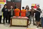 20260501-PEREDARAN-NARKOBA-Kedua-pelaku-beserta-barang-bukti-saat-diamankan.jpg