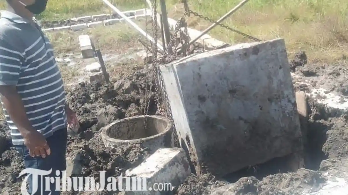 DETIK-DETIK Pemasangan Septic Tank di Driyorejo Gresik Berujung Tragis, Sampai Makan Korban Nyawa