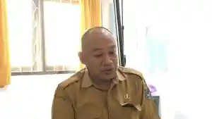 Oce-Sulawijaya-saat-memberikan-ketera.jpg
