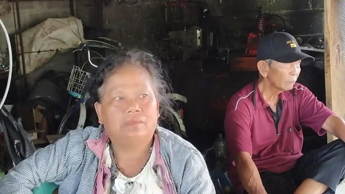 Warga Lampung Timur Rela Dua Kali Pecah Ban Terobos Jalan Rusak demi Temui Jokowi