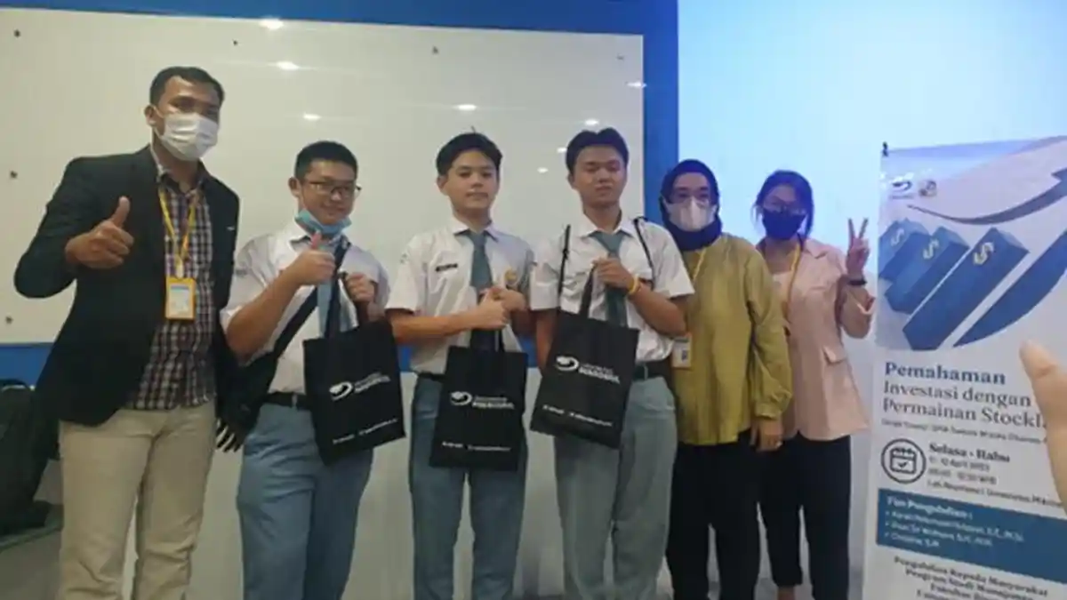 Mikroskil Beri Pemahaman Investasi Dengan Permainan Stocklab Untuk Siswa/i SMA Wiyata Dharma Medan