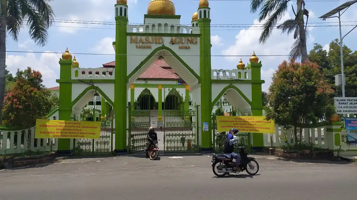 Tidak Ada Sholat Jumat di Masjid Agung Karanganyar, Ada Apa?