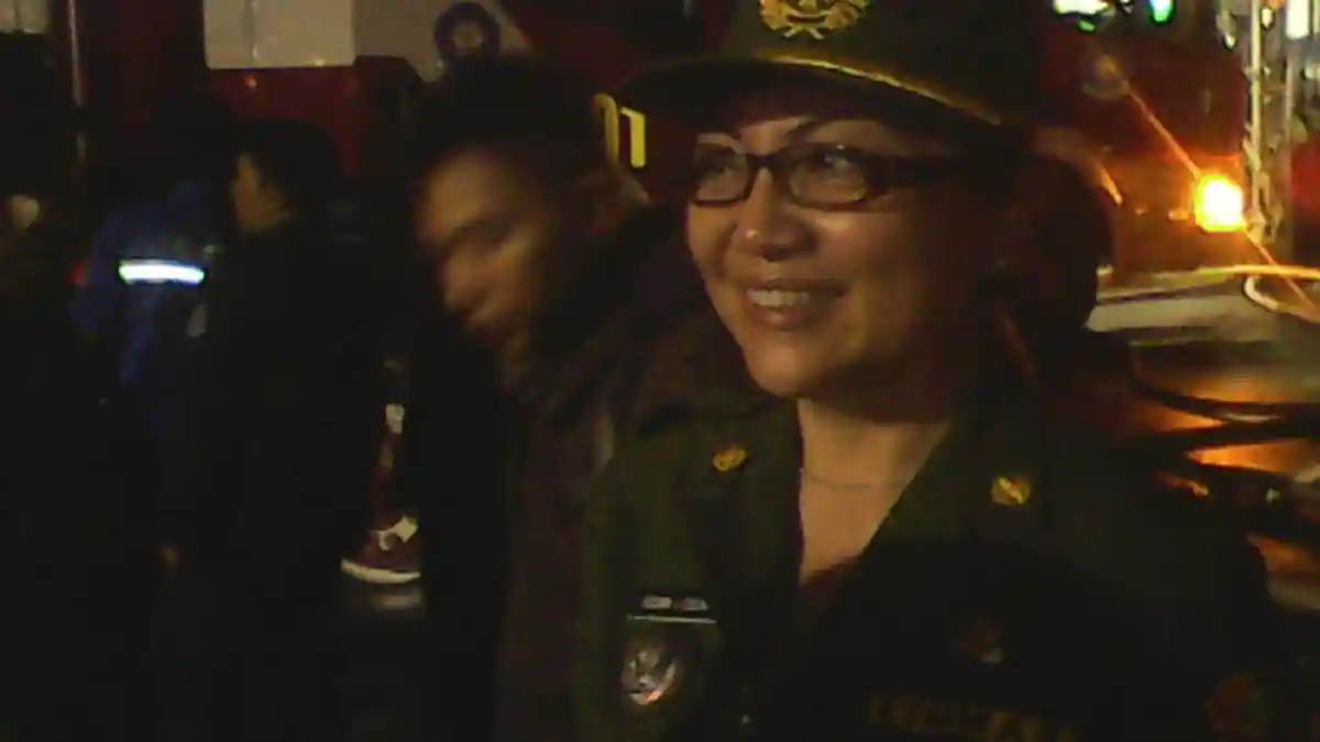 Lurah Cantik Ikut Pantau Pemadaman Kebakaran Wisma Kosgoro