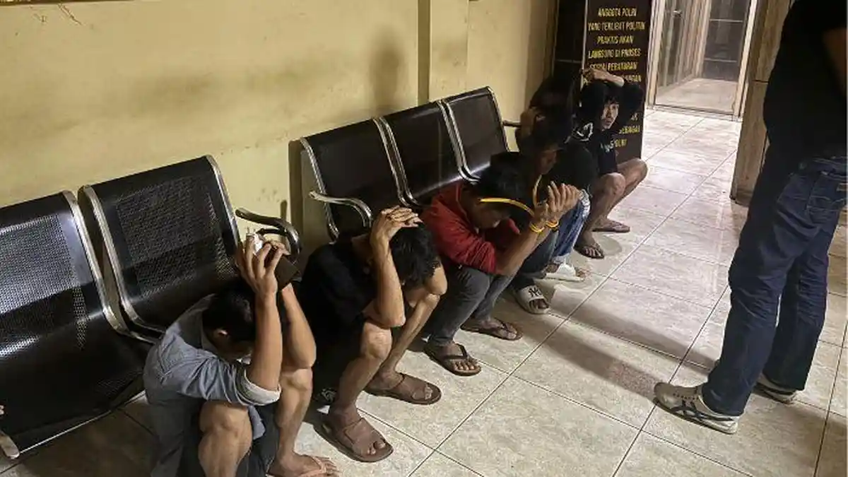 Memukul Kendaraan Sambil Minta Uang, 5 Pemalak Sopir Truk di Simpang Empat Tol Keramasan Diamankan