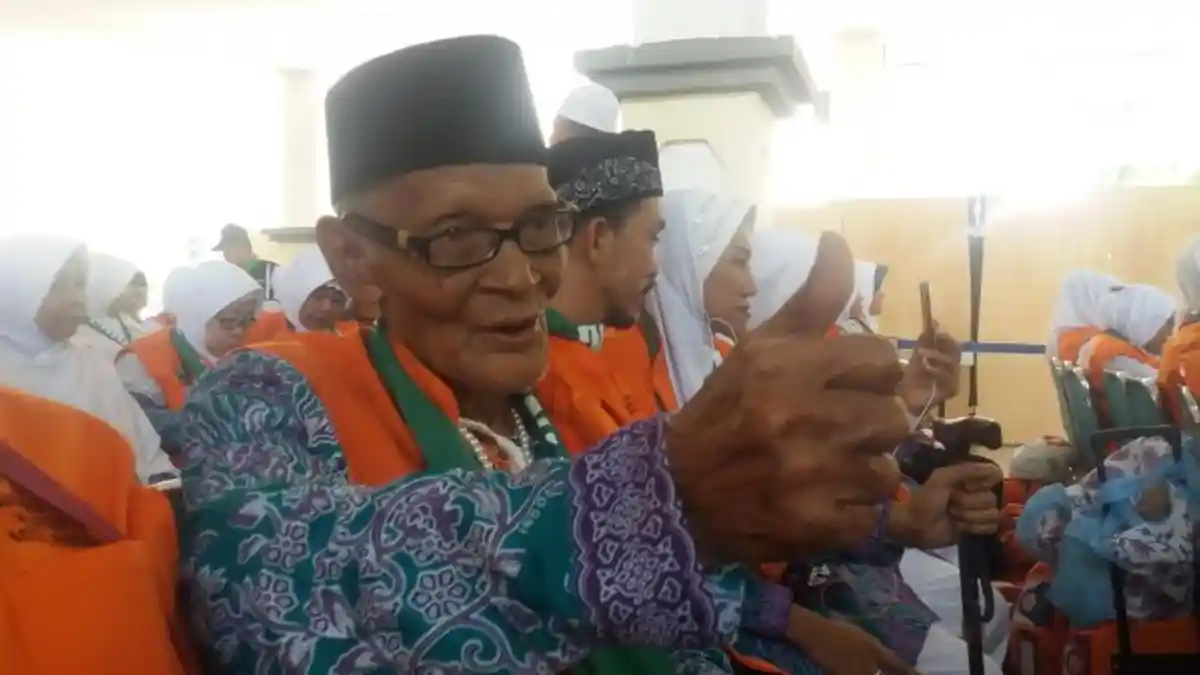 Kisah Kakek Berusia 102 Tahun dari Kota Parepare yang Bersemangat Ibadah Haji