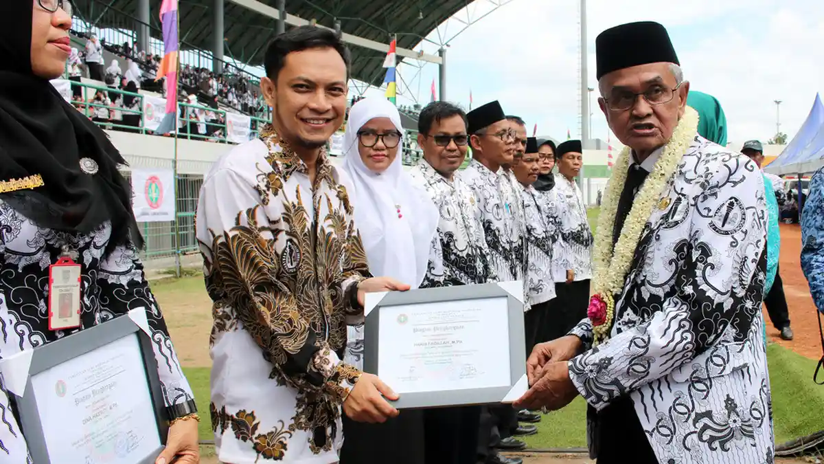 Maknai HGN dan HUT PGRI, Begini Pesan Guru Khalil Pada Kalangan Guru