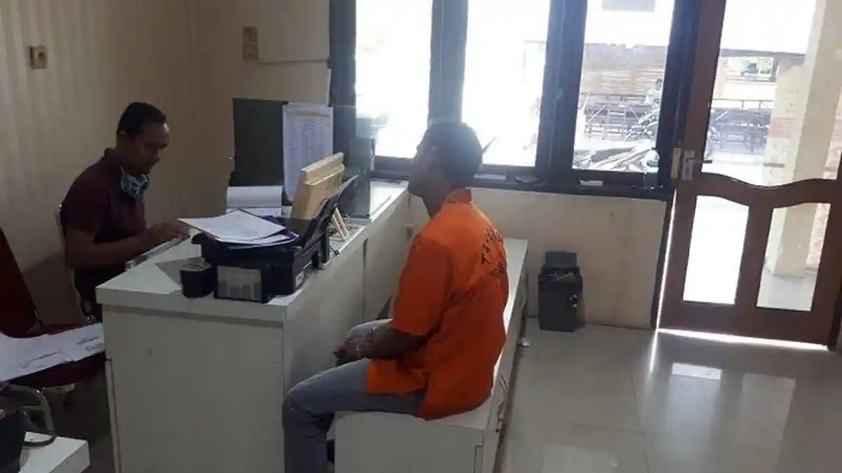 Suami Ini Ancam Bakar Kemaluan Seorang Pemuda, Disuruh Mengaku Jadi Selingkuhan Istrinya