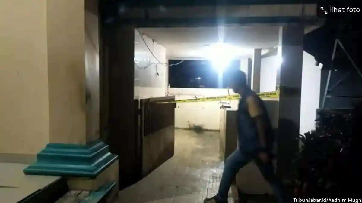 BIADAB! Pria Paruh Baya Lecehkan Bocah Laki-Laki di Toilet Masjid, Mulut Korban Dibekap, Warga Murka
