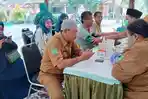 Masyarakat-memanfaatkan-layanan-cek-kesehatan-gratis-di-Kantor-Kecamatan-Bangil.jpg