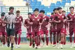 Skuad-Gresik-United-saat-berlatih-di-Stadion-Gelora-Joko-Samudro-Gresik-2025.jpg
