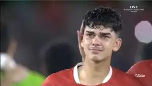 Mathew-baker-nangis-timnas.jpg