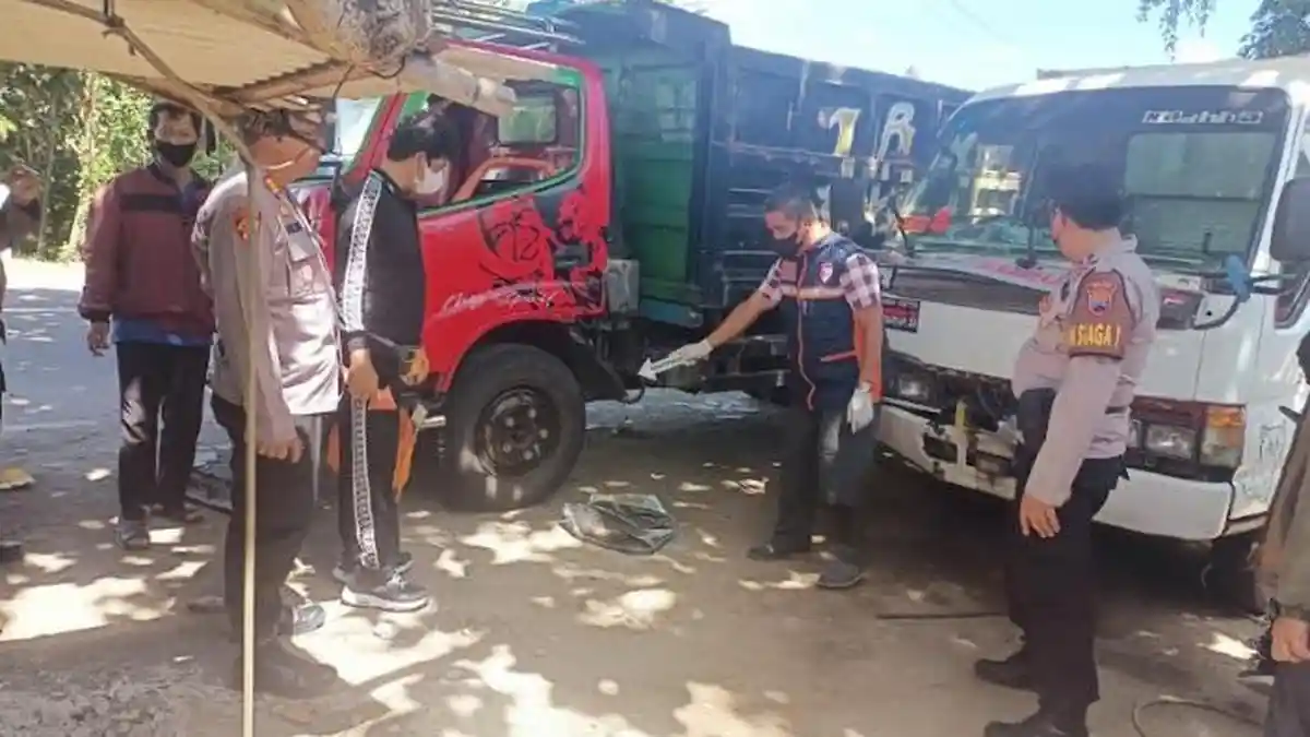 KABAR DUKA : Sopir Truk Asal Kedawung Sragen Meninggal Dunia Saat Tabung Angin Isi Ban Meledak