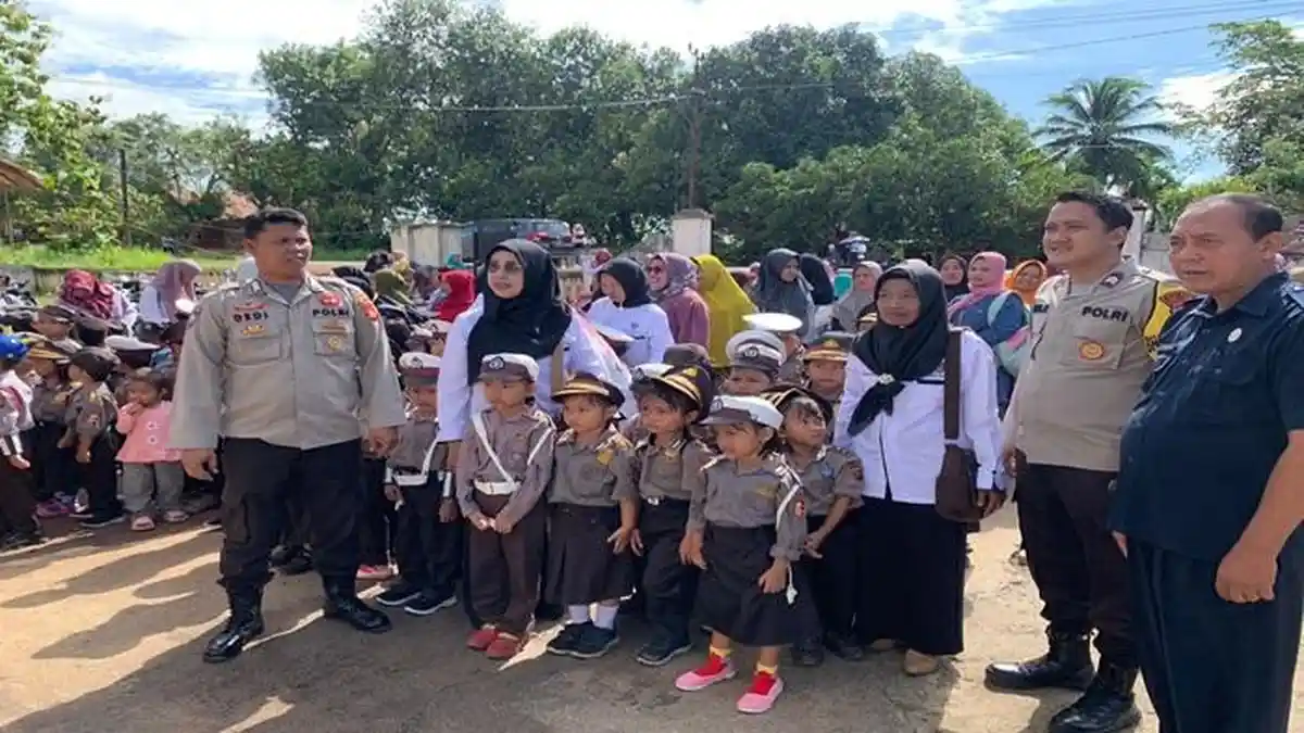 Puluhan Polisi Cilik Kunjungi Polsek Cempaka, Edukasi Sejak Dini