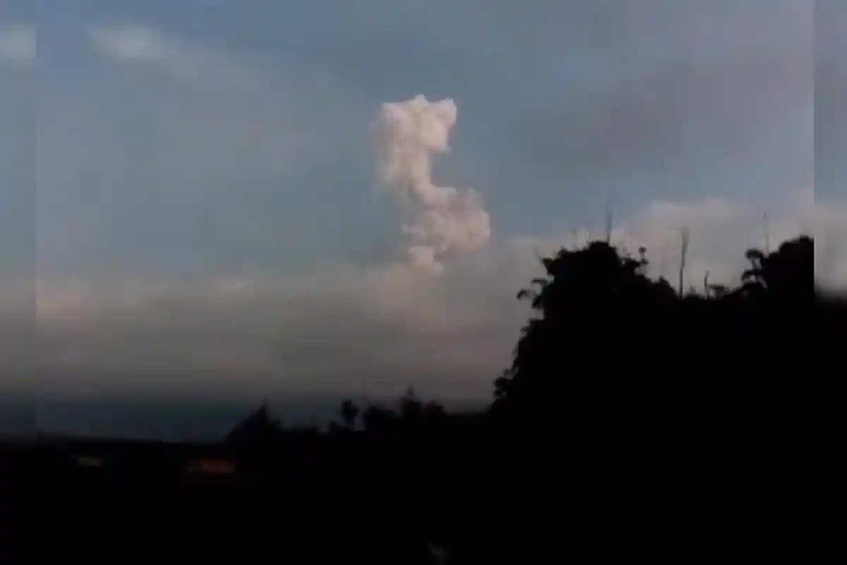 Gunung Semeru Kembali Erupsi dengan Durasi 4 Menit, BPBD Kabupaten Lumajang : Tak Ada Dampak