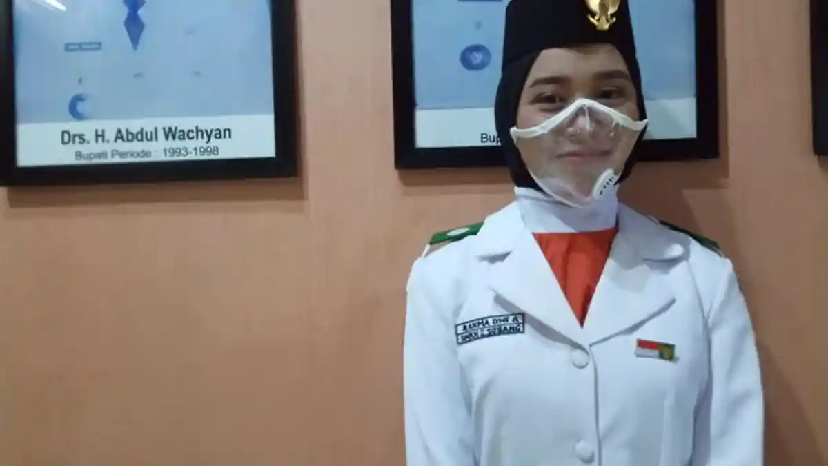 Mimpi Rahma Dwi Andini Jadi Kenyataan, Bawa Baki Bendera Merah Putih di HUT ke-76 RI di Subang