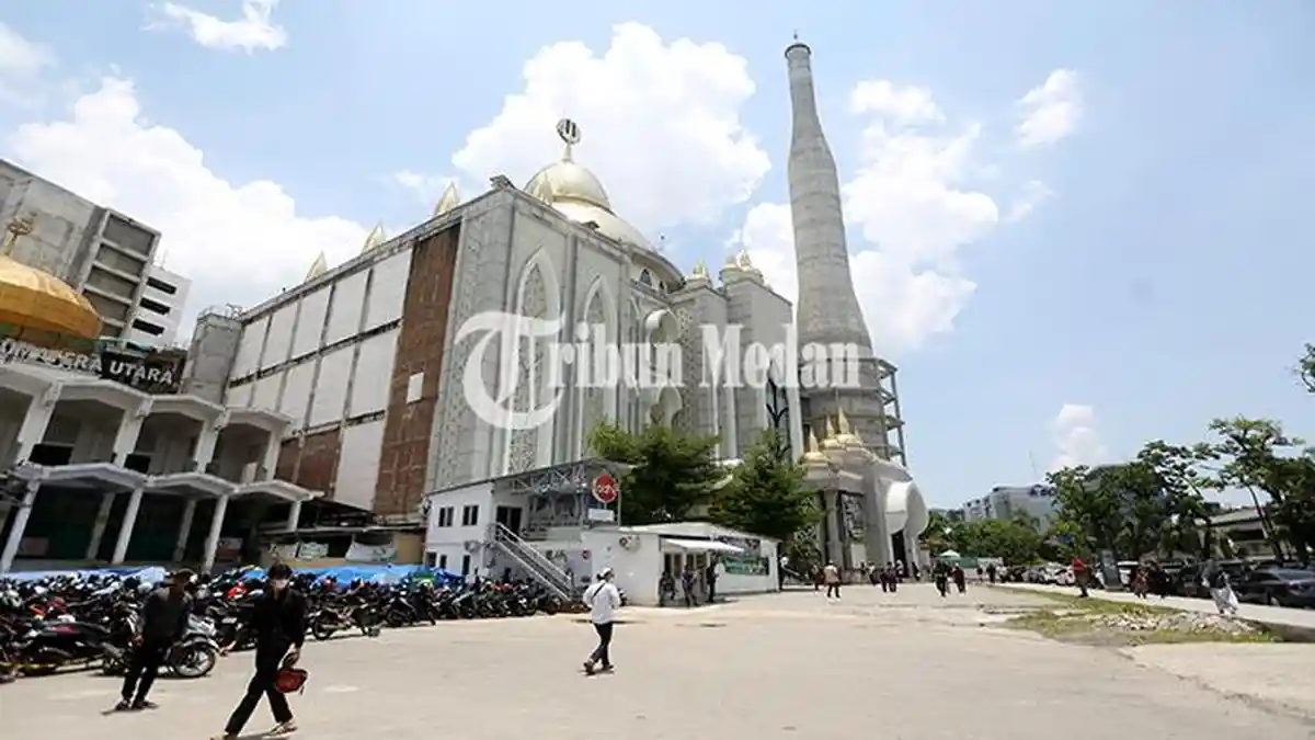 Berita Foto: Didampingi Pj Gubernur Sumatra Utara, Presiden Jokowi Salat Jumat di Masjid Agung Medan - 12042024_SALAT-JUMAT_ABDAN-SYAKURO-9.jpg