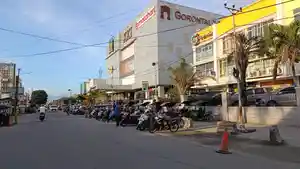 Suasana-parkir-liar-di-depan-Gorontalo-Mall-88888.jpg