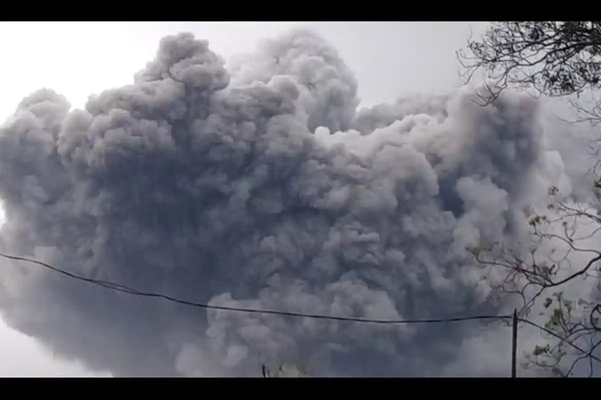 Tak Hanya Awan Panas dan Lava, Letusan Gunung Semeru Berpotensi Lontarkan Batuan Pijar