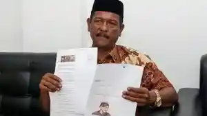 Murdani-Yusuf-memberikan-keterangan-kepada-wartawan.jpg