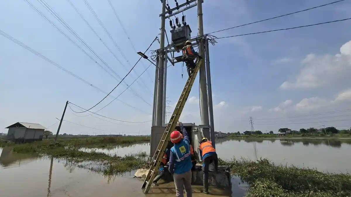 100 Persen Jaringan Listrik PLN Telah Normal Kembali Pascabanjir Jabodebek