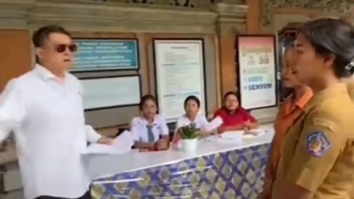 Viral Siswa SMKN 5 Denpasar Dihukum Menulis 1,5 Jam oleh Guru BK Karena Terlambat 3 Menit