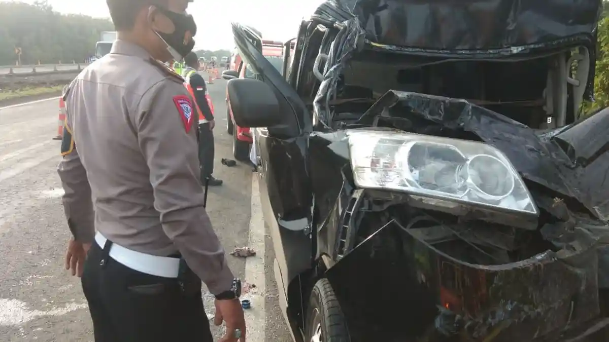 Kecelakaan Maut di Tol Cipali KM 122, Tabrak Truk Dari Belakang, Sopir Luxio Tewas di Tempat