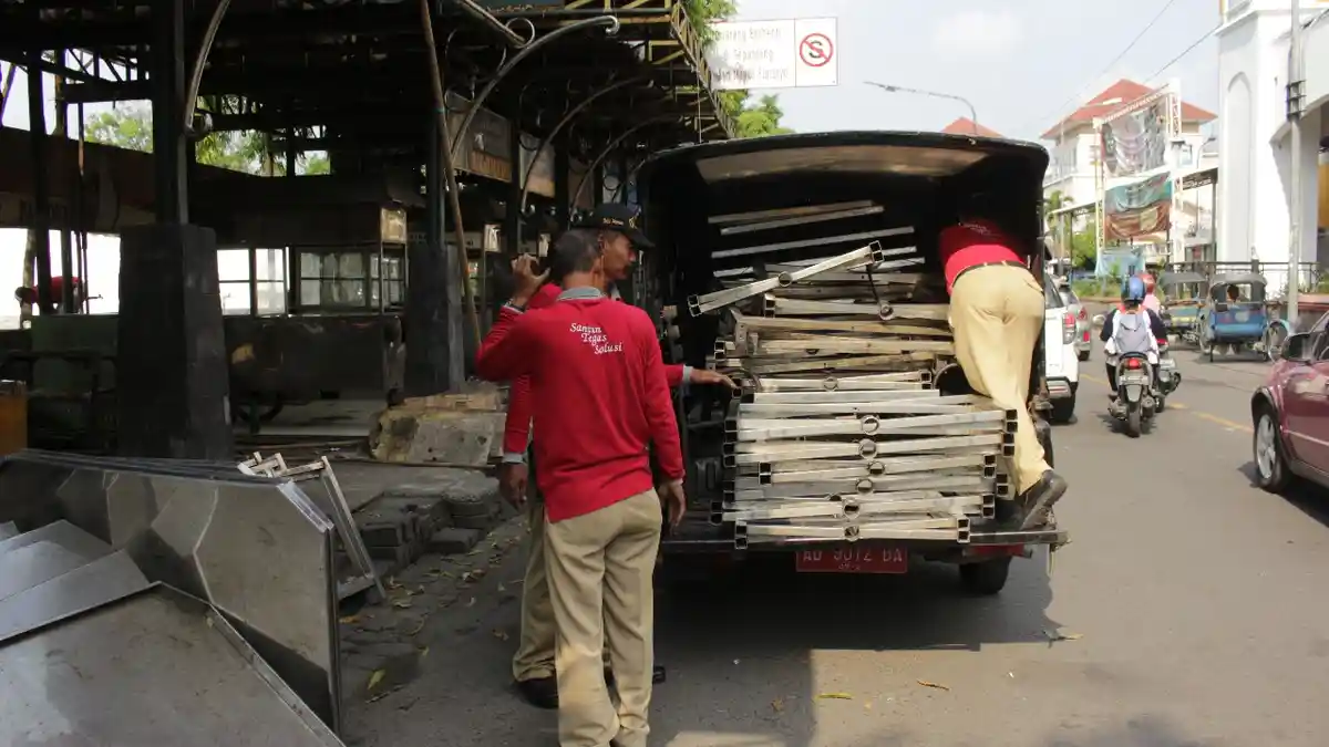 Ditertibkan, Sejumlah PKL Galabo Solo Pindah Ke Sisi Timur