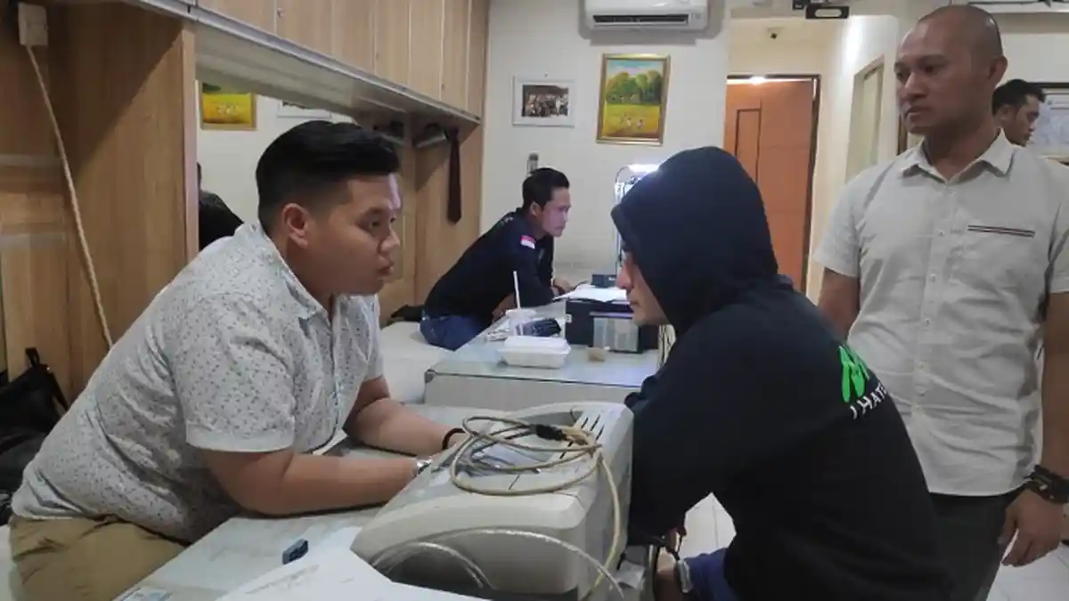 Steve Emmanuel Ditangkap Atas Kasus Kepemilikan Narkoba, Ini Tanggapan Roger Danuarta