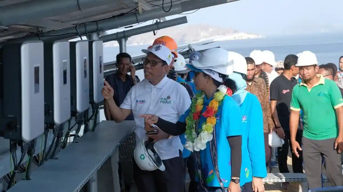 Bangun PLTS Atap 100 Titik di NTT, Total  800 Titik di 17 Provinsi