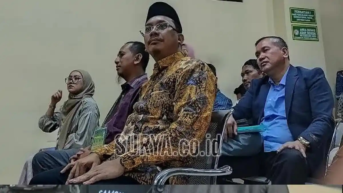 Hakim Ketua Mencak Mencak, Saat Sidang Tipikor Supporter Eks Bupati Sidoarjo Gus Mudhlor Lakukan Ini