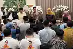 Gibran-Rakabuming-Raka-menyapa-relawan-Jawa-Timur.jpg
