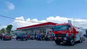 BBM-Potret-pengisian-BBM-di-SPBU-Andalas-Kota-Gorontalo-Senin-2042026.jpg